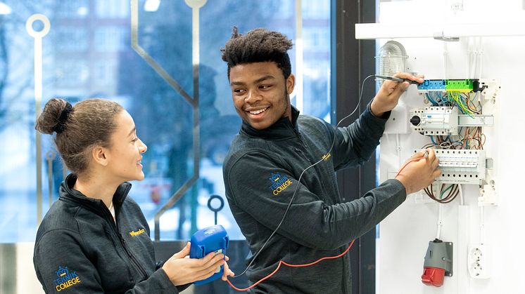 Elever från Wijkmanska gymnasiet som läser El- och energi. 