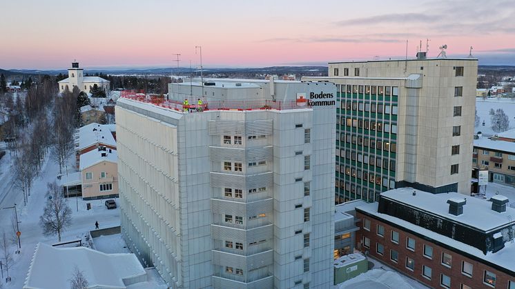 Bodens stadshus i vintermiljö