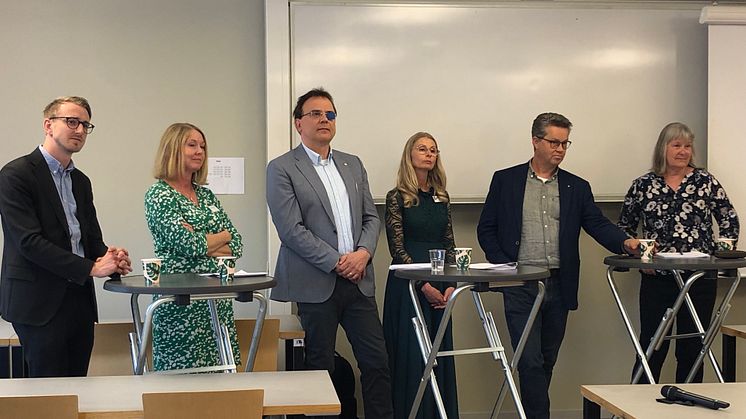 Panelen: Fredrik Christensson, riksdagsman (c),  Jeanette Lindh Svanqvist, Bengtsfors kommun, Martin Hellström, rektor Högskolan Väst, Ulrika Hedkrok, eDit, Martin Carling, Fyrbodals kommunalförbund samt Kerstin Grundén, Högskolan Väst.