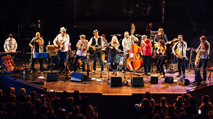 Härlig stämning på stora scenen under förra årets festival. Foto: Olle Hallström