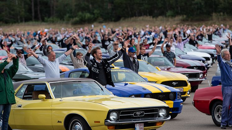 ​Ford teki uuden maailmanennätyksen kaikkien aikojen suurimmalla Mustang-kulkueella