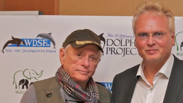 Ric O'Barry (links) und WDSF-Geschäftsführer Jürgen Ortmüller sprechen sich gegen Delfintherapie aus