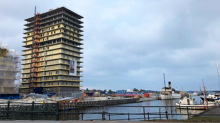 Skandinaviska Områdesskydd monterar glasräcken i nya Norrtälje hamn