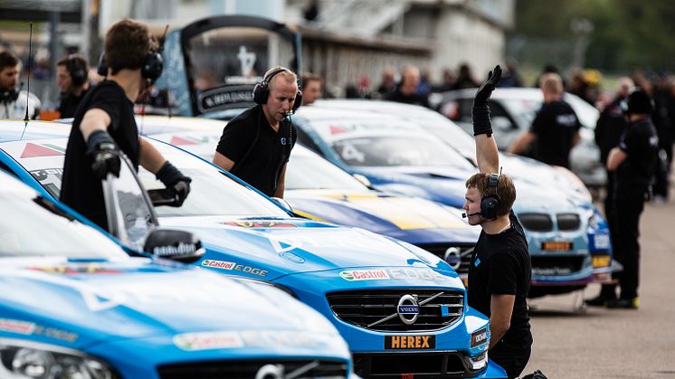 Volvo Polestar Racing på Swecondagarna 2014 - teamet i depån