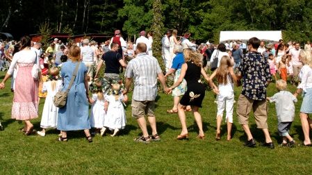 Traditionellt midsommarfirande på Fredriksdal