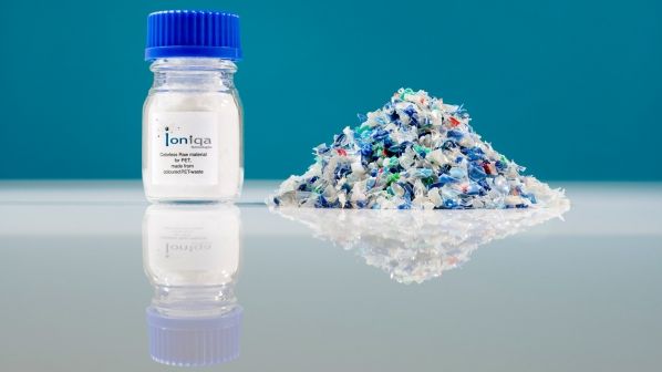 Ioniqan kehittämän teknologian avulla vaikeasti kierrätettävä roskamuovi muutetaan elintarviketasoiseksi muoviksi