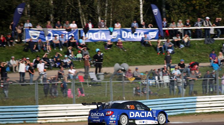 Tusen Dacia-anhängare till STCC-finalen för att heja fram Mattias Andersson