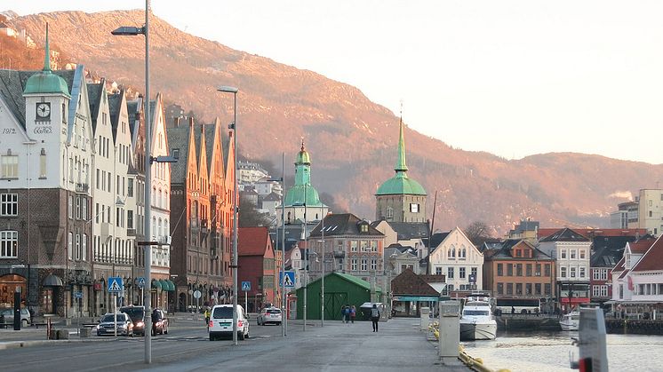 Domkirken och Korskirken sedda från Bryggen, Bergen