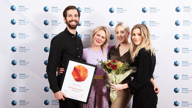 F.v. Eirik Bjørnstad, Elise Feiring Myrtrøen, Silje Kopland og Anne-Jori Løhre i Multiconsult tok imot prisen.