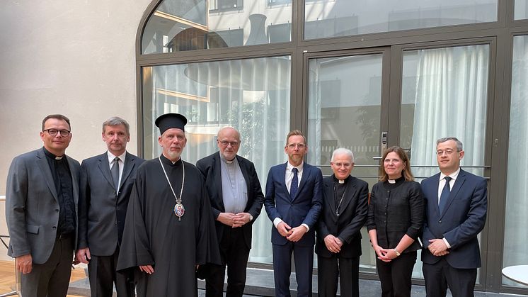 Från vänster: Jan Eckerdal; Sveriges kristna råd, Peter Pavlovic; CEC, Metropolit Cleopas; CEC, kardinal Anders Arborelius, socialminister Jakob Forssmed, mgr Mariano Crociata; COMECE, Sofia Camnerin; generalsekreterare för Sveriges kristna råd, , Al