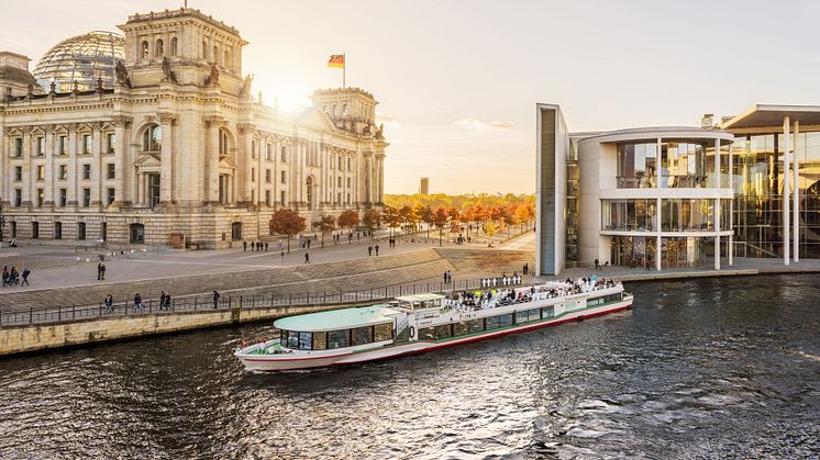 Berlin: Bootstour auf der Spree, Reichstag und Paul-Löbe-Haus 