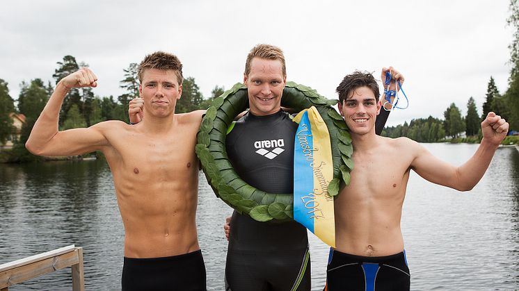 Segrare Andreas Waschburger med tvåan Christopher Jedel och trean Nicholas Rollo. Foto: Mickan Palmqvist, Ateljé L-Foto