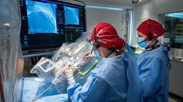 Det första robotassisterade kranskärlsingreppet har under föregående vecka utförts på kardiologiska kliniken på Södersjukhuset