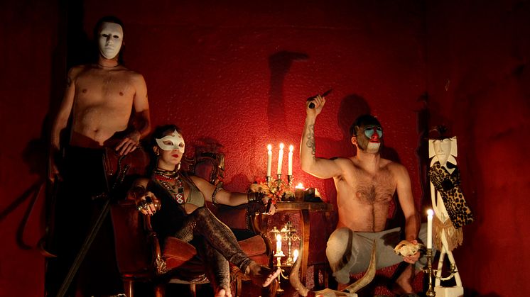 STORA TEATERN firar jordens undergång med hajpade GOAT