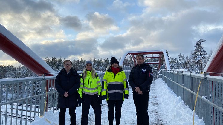 Gångbron till Rudan invigd och döpt