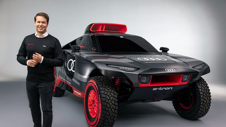 Audi RS Q e-tron og Julius Seebach, adm direktør for Audi Sport