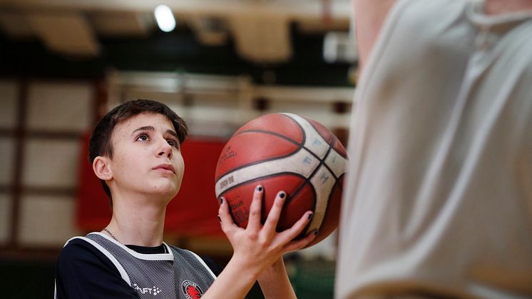 Unga har framtidstro visar metastudie. Prisbelönte Malmöfotografen Johan Bävman gestaltar framtidstron i en foto- och filmutställning som nu ska visas på Malmö Open - The European Parasport Club Event