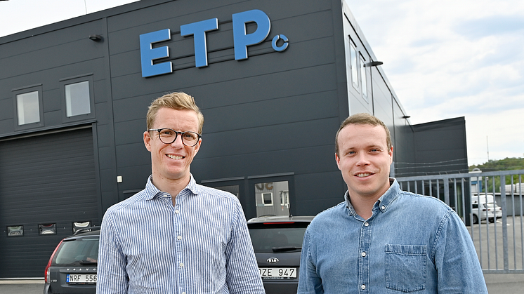 Passion och disciplin bakom framgångar. Christer Sigurd, vd, och Emil Westerlind, konstruktionsansvarig på ETP Kraftelektronik AB. Foto: Tommy Holl.