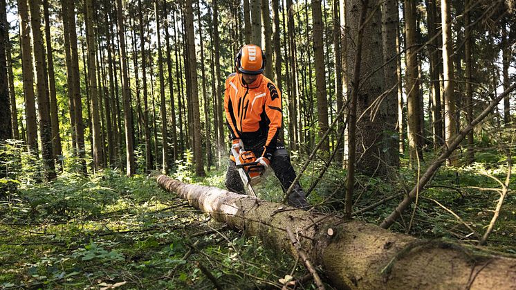 STIHL melder i sin bærekraftrapport for 2022 at de har som mål å redusere forbruket av fossilt drivstoff med 40 prosent til 2030.