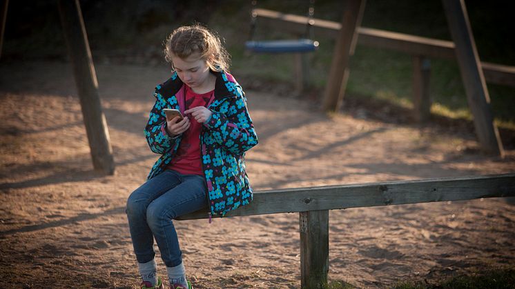 Pressinbjudan: Vem chattar i ditt barns smartphone?