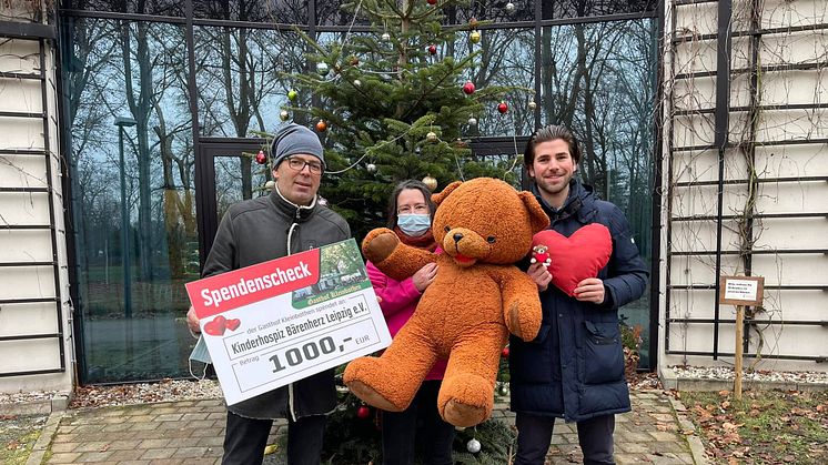 Uwe und Willi Lange mit Kerstin Stadler von Bärenherz