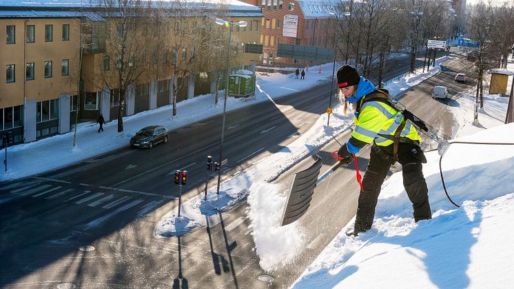 Säker takskottning i Umeå. Fotograf:  Mikael Lundgren