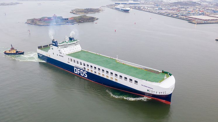 Det nya fartyget DFDS Hollandia premiäranlöper Göteborgs hamn. Imorgon avgår fartyget lastat till Gent. Bild. Göteborgs Hamn AB.