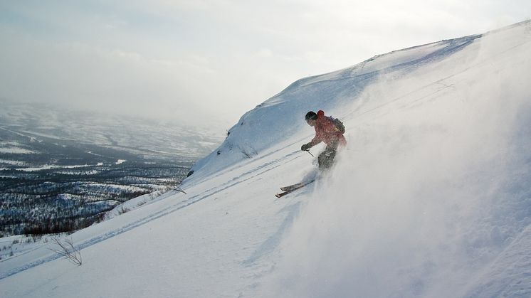 Alpin skidåkare i skidbacken. Foto: Shutterstock.