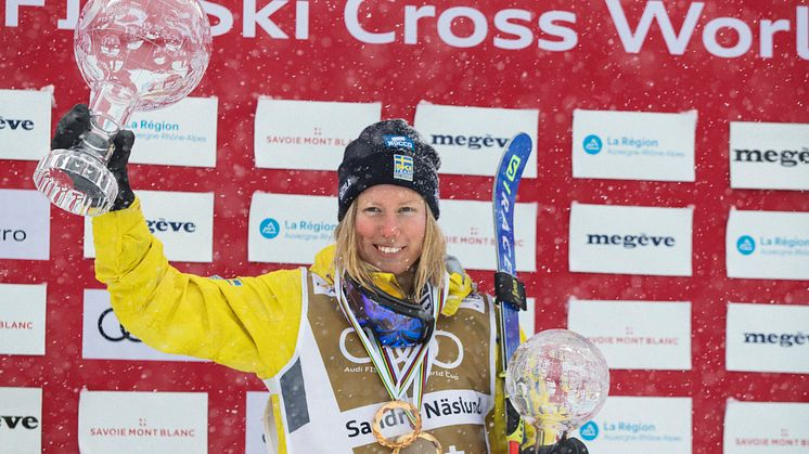 Sandra Näslund slutsegrare i både skicrosscupen och totala freestylevärldscupen