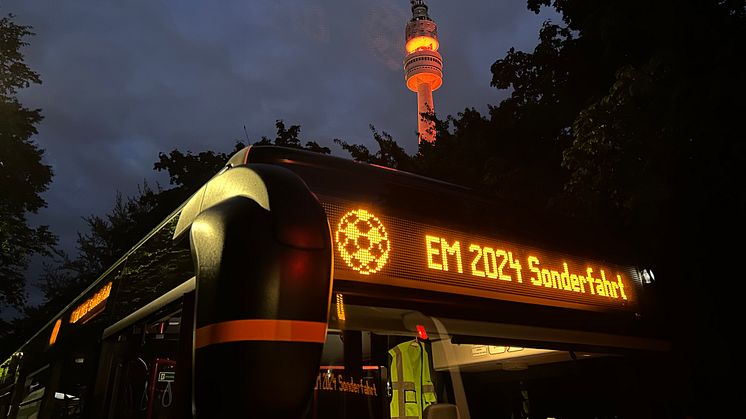 Beim Halbfinale NED-ENG setzte DSW21 zur Erhöhung der Kapazität zusätzliche Pendelbusse ein (2).jpeg