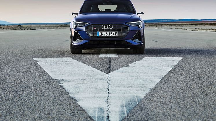 Audi e-tron S med digitale Matrix LED-forlygter