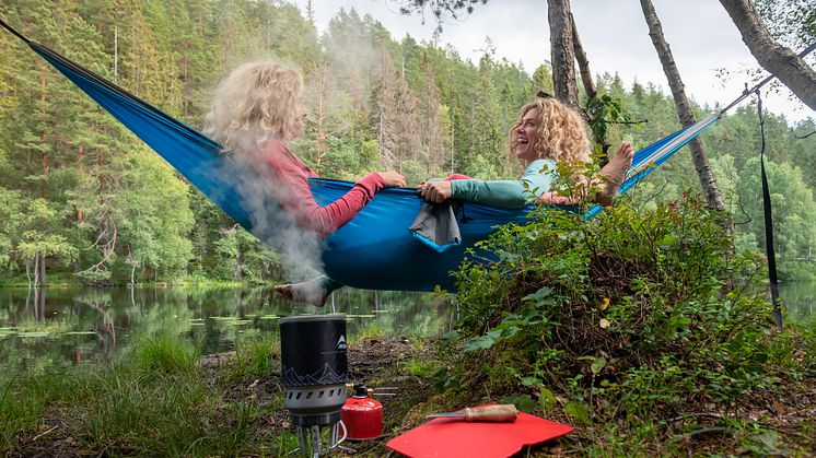 TUR FOR TO: Cecilie Skog vet å kose seg på tur. Foto: Hans Kristian Krogh-Hanssen / Bergans