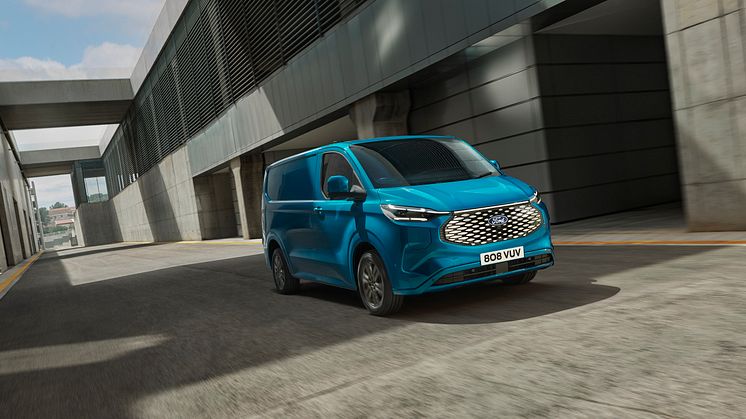 Nový, plně elektrický E-Transit Custom od společnosti Ford Pro přináší elektrickou revoluci do menších firem