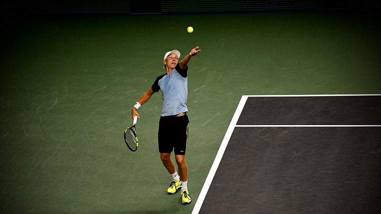 Leo Borg på centercourt i Kungl. Tennishallen i sin ATP-debut. Foto Patrick Bengtsson