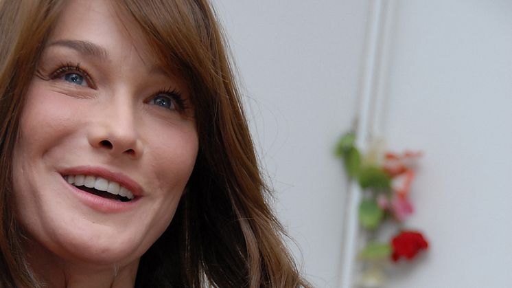 Frankrikes presidentfru Carla Bruni-Sarkozy besökte SOS-Barnbyar i Tunisien