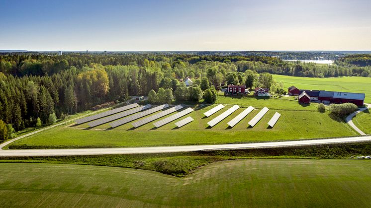 Solhagen i Torphyttan producerar hållbar el och ger återbäring till kunden. Foto: Linde energi