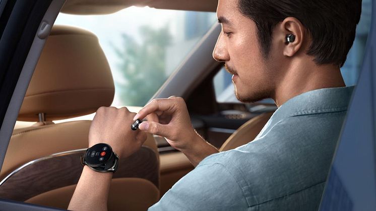 Kuulokkeet ja älykello yhdessä paketissa – Huawei Watch Buds myyntiin Suomessa hintaan 499 €