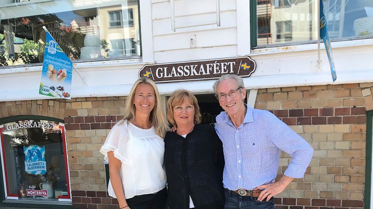 Glasskaféet Lysekil, Katarina Mild ägare/VD Lejonet&Björnen med tidigare ägarna Ann-Christine och Alf Brattin