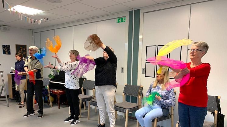 En av många aktiviteter för seniorer är träningsformen Life Kinetik som du kan prova på mötesplatserna i Angered och Kortedala i vår.