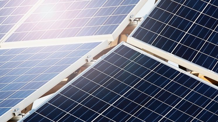Helsingborgshem monterar solceller vid stor takrenovering – tar fortsatta steg mot klimatmål  