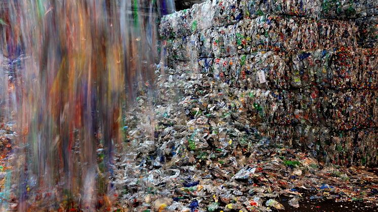 Logistikwege verkürzen, Rezyklateinsatz fördern: Veolia beteiligt sich an PET-Recyclinganlage in Norwegen 