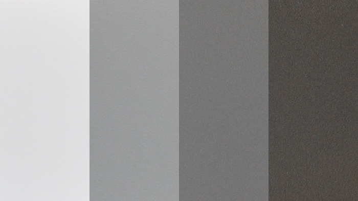 DuraFrost kommer inledningsvis i fyra kulörer. Från vänster: Cementgrå, skiffergrå, titangrå och diamantsvart. På nära håll kan man se den unika strukturen som gör materialet speciellt, och på avstånd ger det en matt finish.
