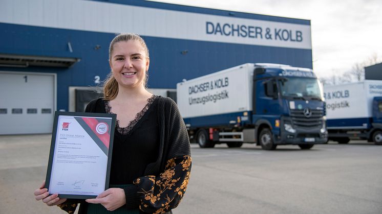 Annika Gaißer, Qualitätsmanagementbeauftragte bei Dachser & Kolb, freut sich über die FAIM-Zertifizierung des Umzugslogistikers. 