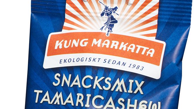 Nytt oemotståndligt eko-snacks från Kung Markatta  – ekologiska cashewnötter med smak av japansk Tamari.