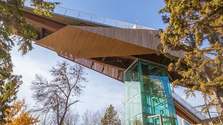 A boxlike, cable-mechanized, incline elevator, the funicular can transport mobility aids, bikes and strollers, and runs beside by a staircase for those who prefer to walk. It is located in downtown Edmonton.