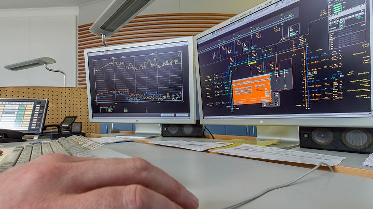 In der Netzleitstelle des Bayernwerks wird das Stromnetz überwacht und gesteuert. Bei Störungen kann von Neunburg v. Wald aus sofort eingegriffen werden.