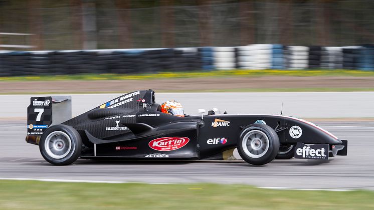 Hansson och Lappalainen dominerade i Formel Renault-premiären