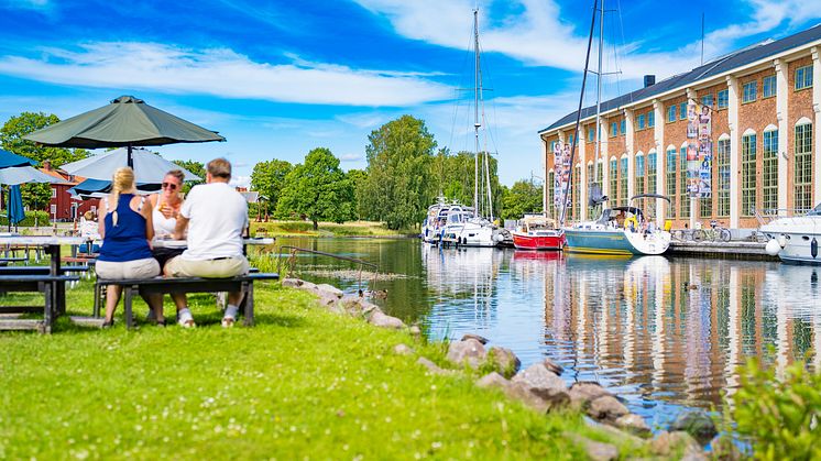 Tips på caféer att upptäcka längs Göta kanal i sommar