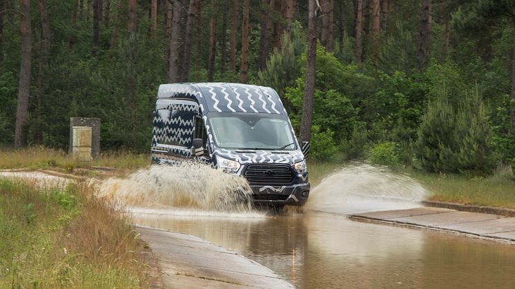 Uusi Ford Transit kestävyystesteissä: 6 kuukauden testijakso vastaa 10 vuoden kulutusta  