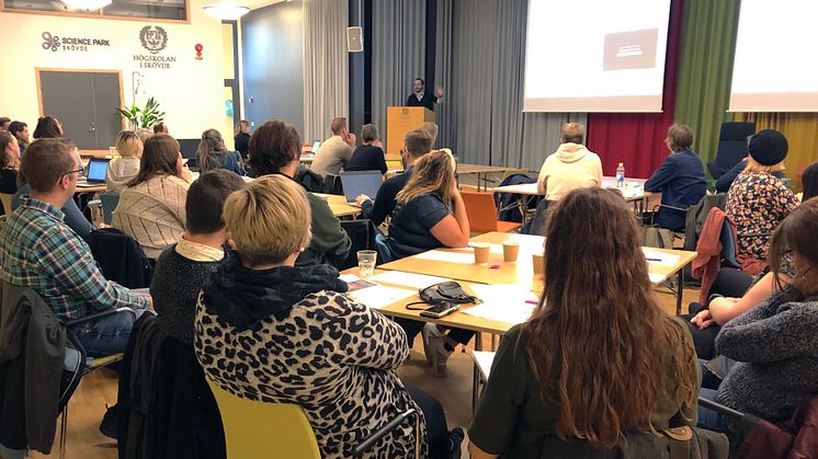 Björn Berg Marklund berättar om sitt arbete inom området "serious games". Foto: Högskolan i Skövde